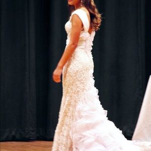 Beautiful Lace Formal Size 0-2